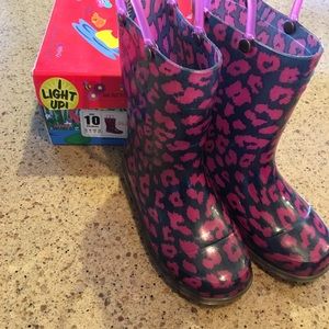 Western Chief kids LIGHT UP rain boots.
